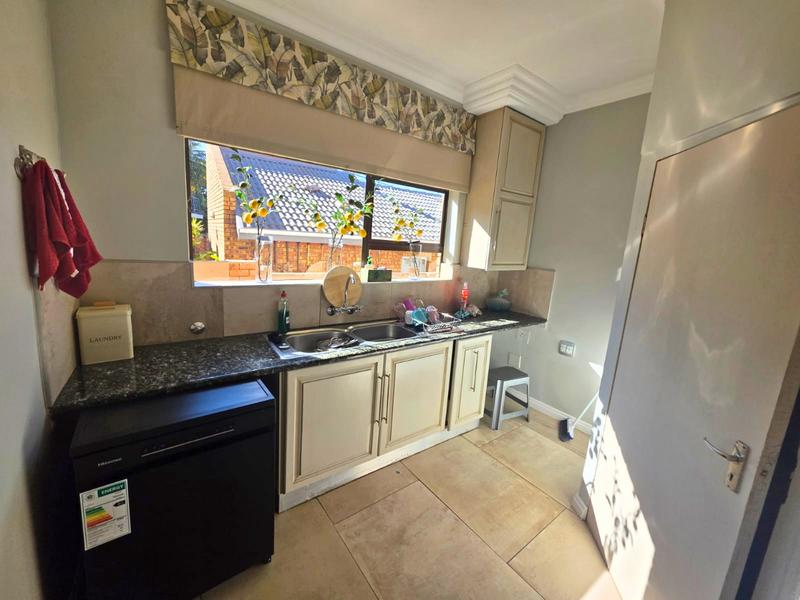 5 Bedroom Property for Sale in Blue Gill Estate Gauteng