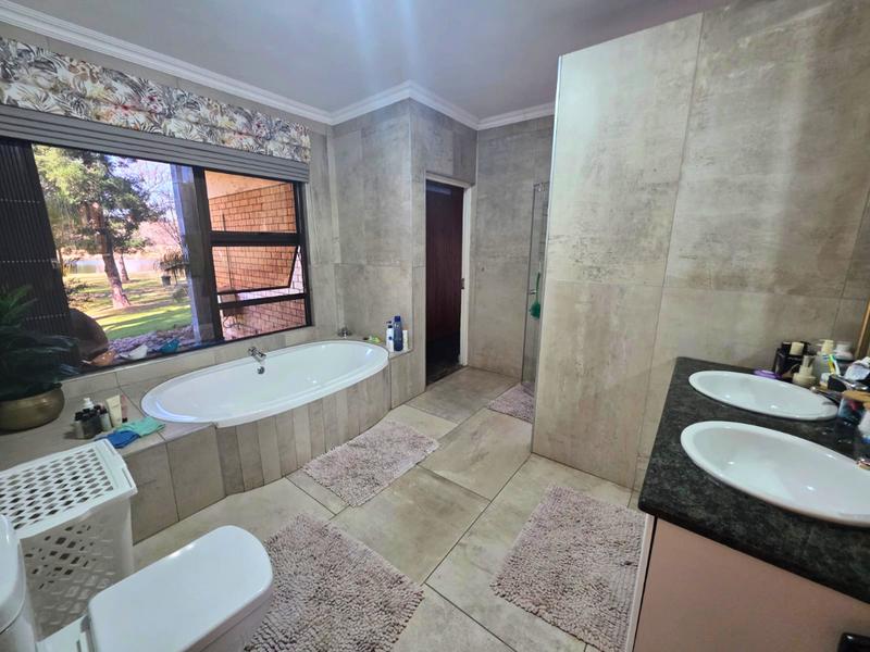 5 Bedroom Property for Sale in Blue Gill Estate Gauteng