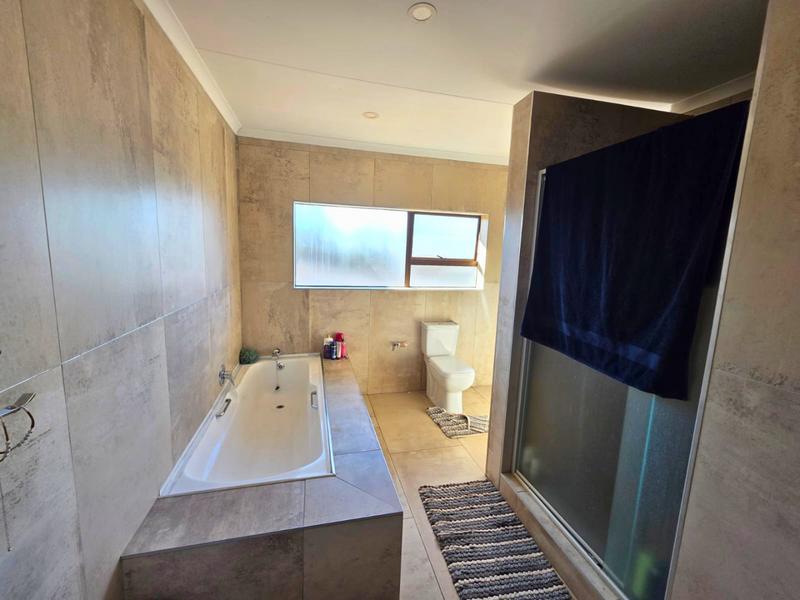 5 Bedroom Property for Sale in Blue Gill Estate Gauteng