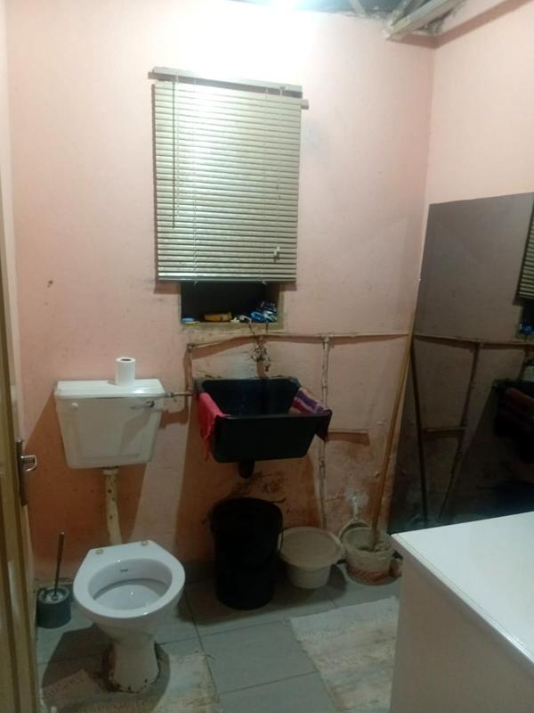 2 Bedroom Property for Sale in Mohlakeng Gauteng