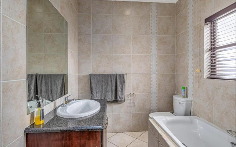 3 Bedroom Property for Sale in Glenvista Gauteng