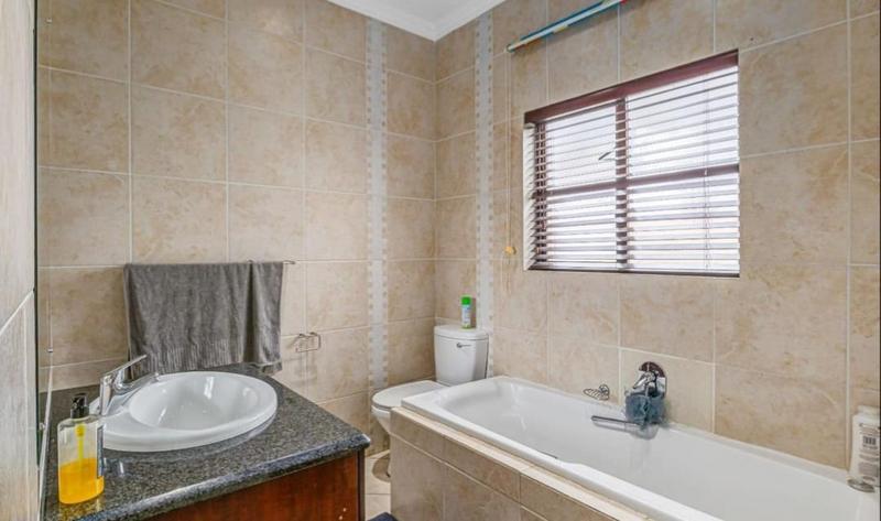3 Bedroom Property for Sale in Glenvista Gauteng
