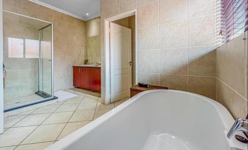 3 Bedroom Property for Sale in Glenvista Gauteng