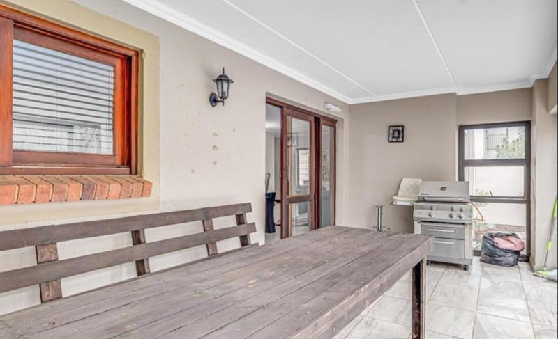 3 Bedroom Property for Sale in Glenvista Gauteng