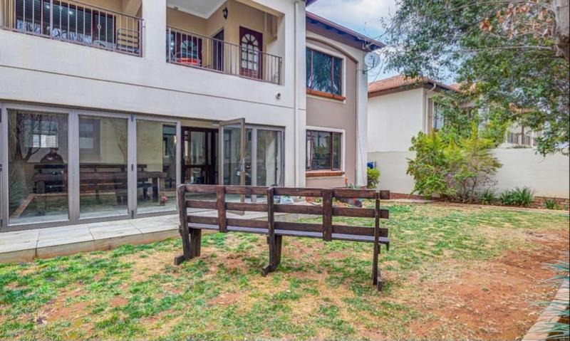 3 Bedroom Property for Sale in Glenvista Gauteng