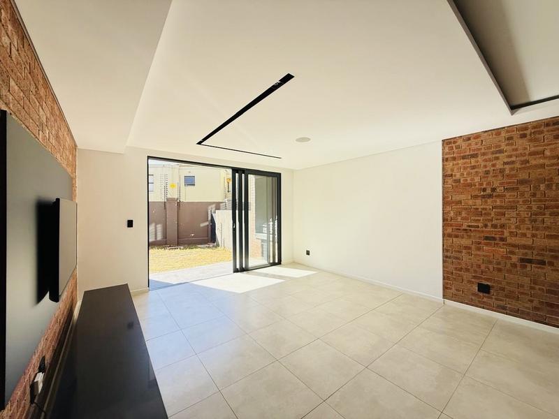 2 Bedroom Property for Sale in Broadacres Gauteng