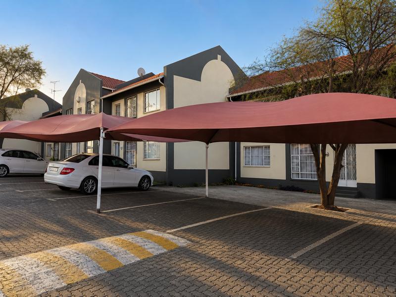 3 Bedroom Property for Sale in Die Hoewes Gauteng