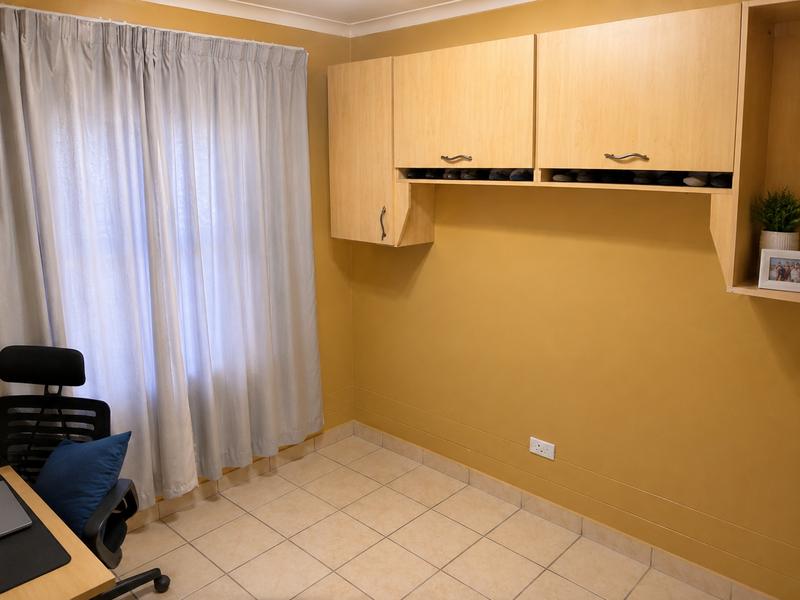3 Bedroom Property for Sale in Die Hoewes Gauteng