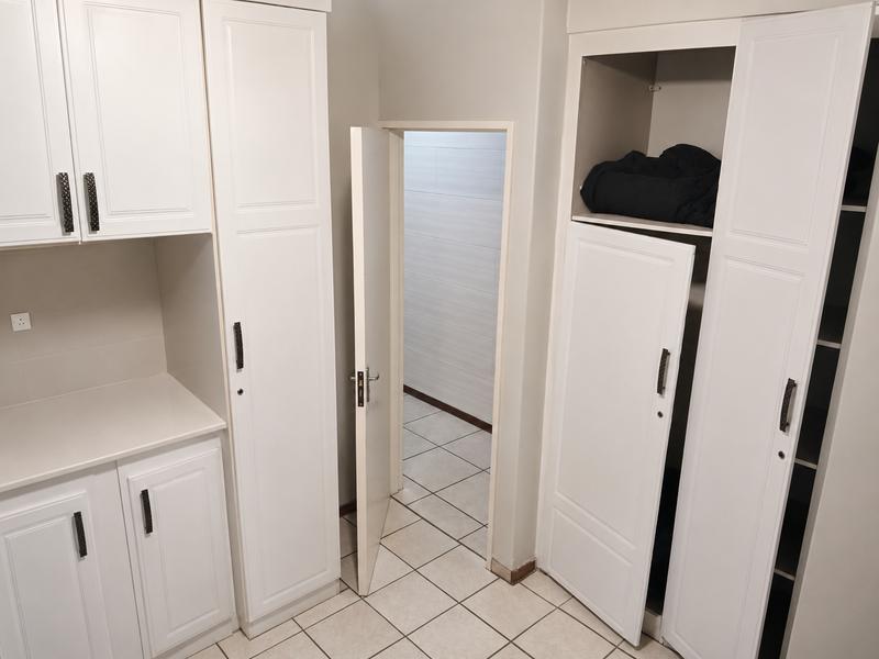 3 Bedroom Property for Sale in Die Hoewes Gauteng