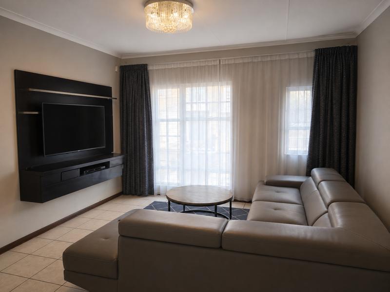 3 Bedroom Property for Sale in Die Hoewes Gauteng