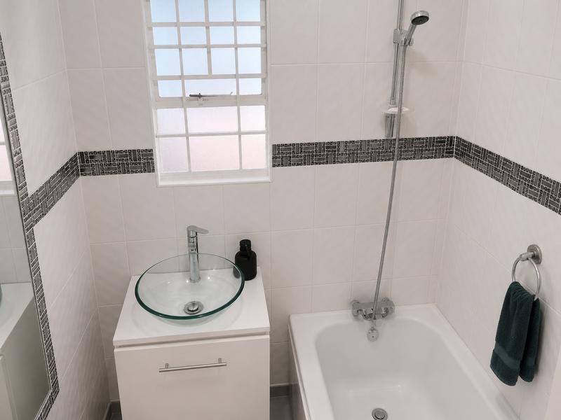 3 Bedroom Property for Sale in Die Hoewes Gauteng