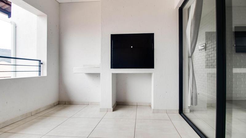 4 Bedroom Property for Sale in Ruimsig Country Estate Gauteng