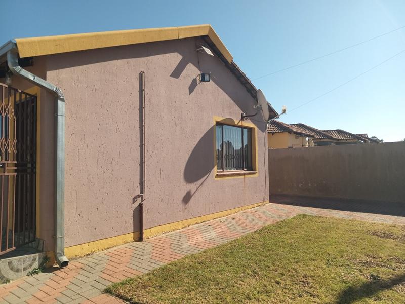 2 Bedroom Property for Sale in Lower Finsbury Gauteng