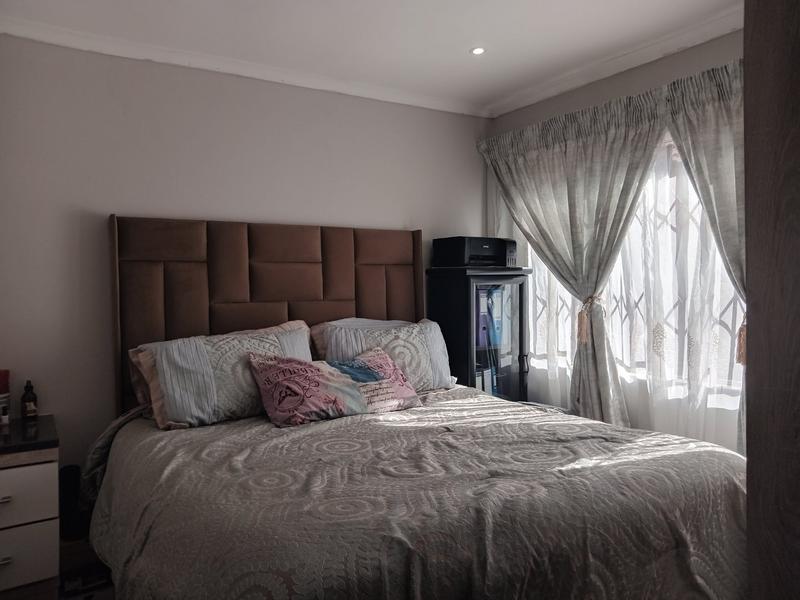 2 Bedroom Property for Sale in Lower Finsbury Gauteng