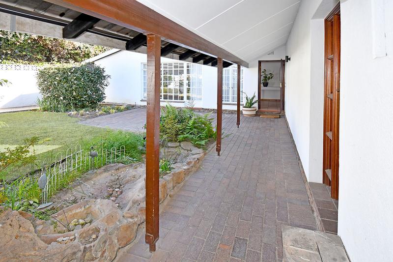 To Let 5 Bedroom Property for Rent in Glenadrienne Gauteng