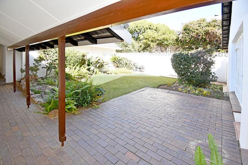 To Let 5 Bedroom Property for Rent in Glenadrienne Gauteng