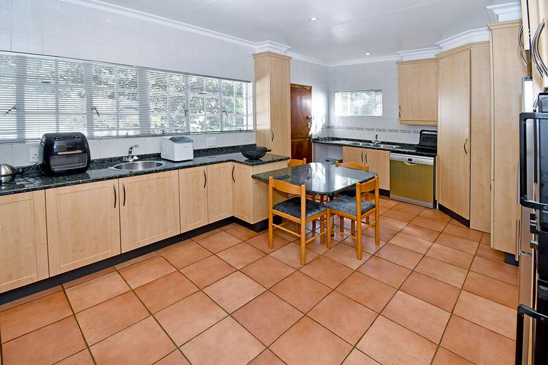 To Let 5 Bedroom Property for Rent in Glenadrienne Gauteng