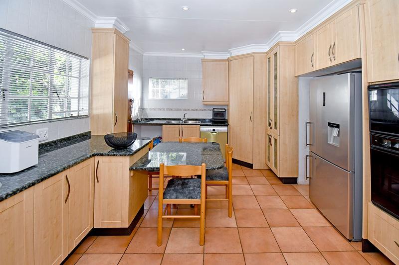 To Let 5 Bedroom Property for Rent in Glenadrienne Gauteng