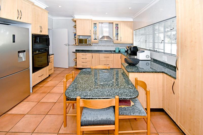 To Let 5 Bedroom Property for Rent in Glenadrienne Gauteng