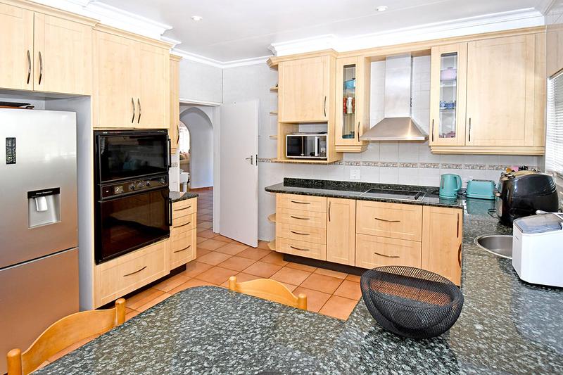 To Let 5 Bedroom Property for Rent in Glenadrienne Gauteng
