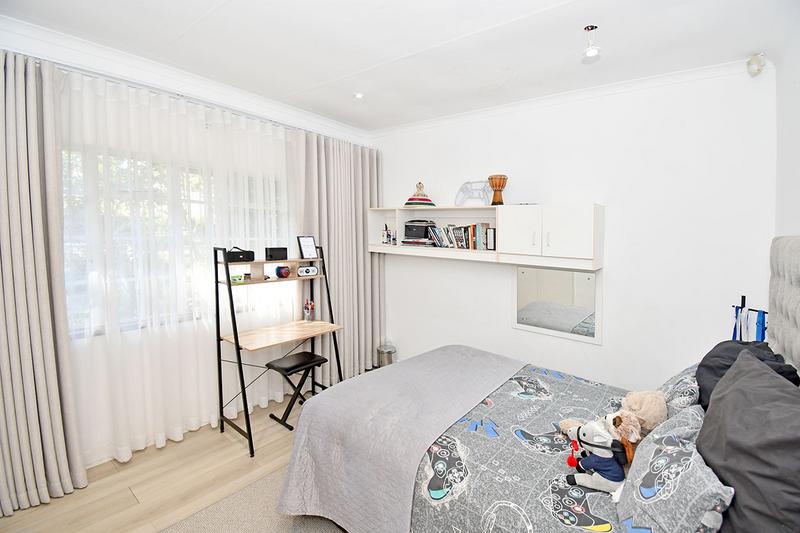 To Let 5 Bedroom Property for Rent in Glenadrienne Gauteng