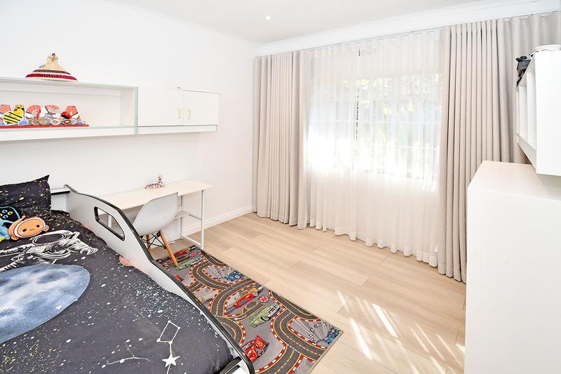 To Let 5 Bedroom Property for Rent in Glenadrienne Gauteng