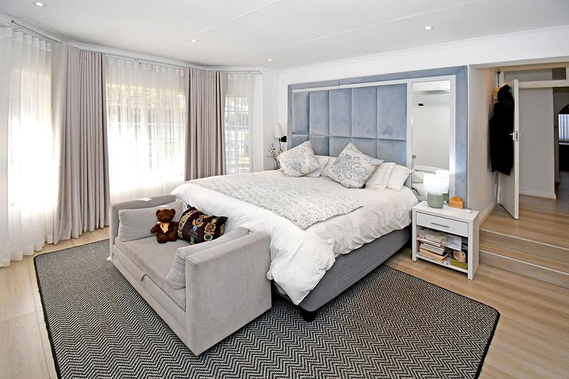 To Let 5 Bedroom Property for Rent in Glenadrienne Gauteng