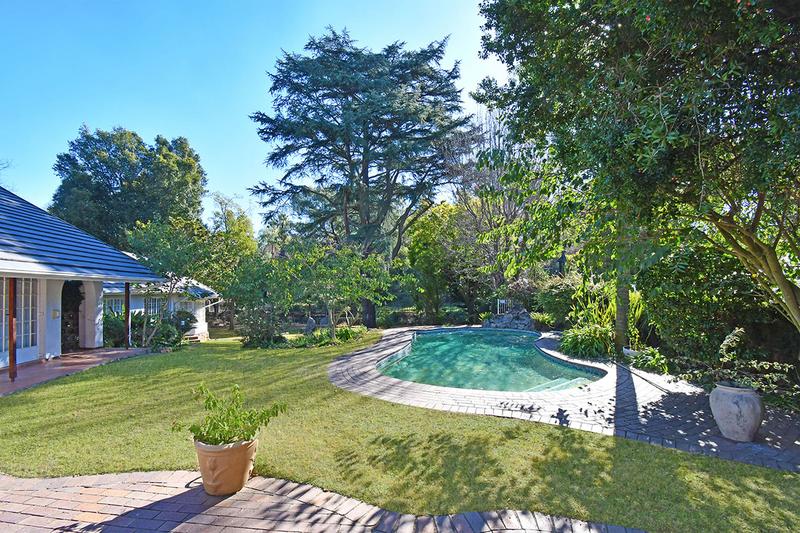 To Let 5 Bedroom Property for Rent in Glenadrienne Gauteng