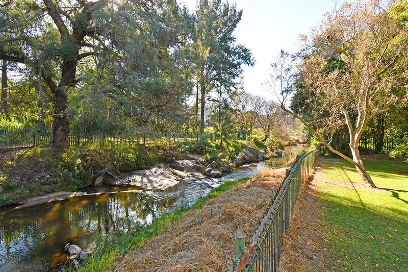 To Let 5 Bedroom Property for Rent in Glenadrienne Gauteng