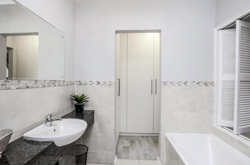 To Let 2 Bedroom Property for Rent in Rivonia Gauteng