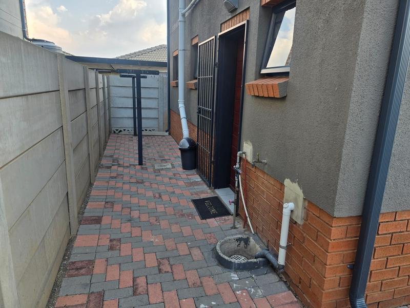 3 Bedroom Property for Sale in Albertsdal Gauteng