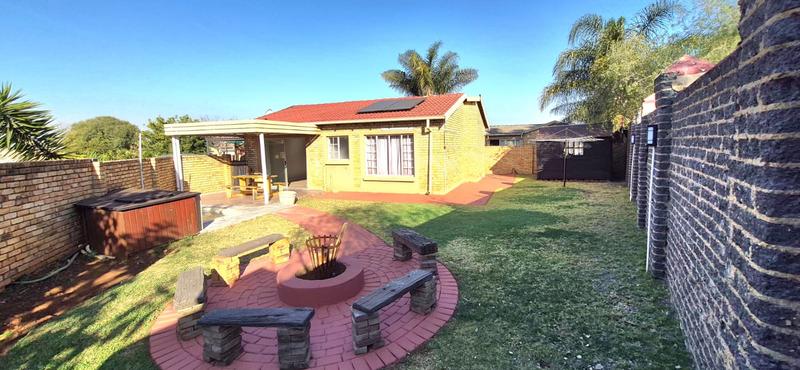 2 Bedroom Property for Sale in Heuwelsig Estate Gauteng