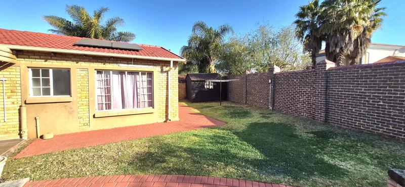 2 Bedroom Property for Sale in Heuwelsig Estate Gauteng