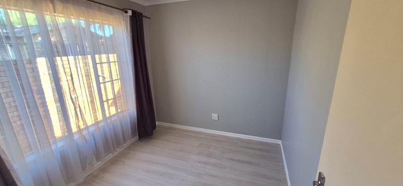 2 Bedroom Property for Sale in Heuwelsig Estate Gauteng