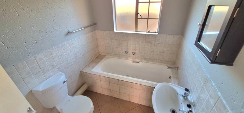 2 Bedroom Property for Sale in Heuwelsig Estate Gauteng