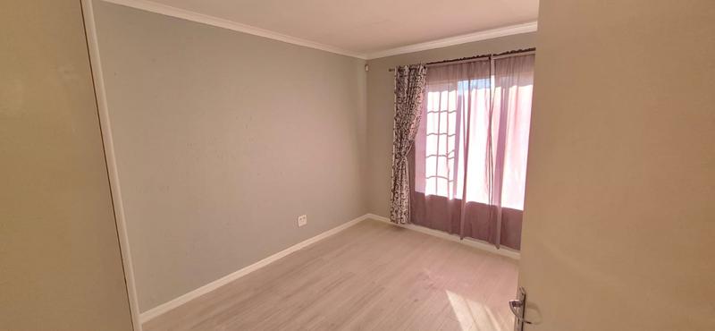 2 Bedroom Property for Sale in Heuwelsig Estate Gauteng