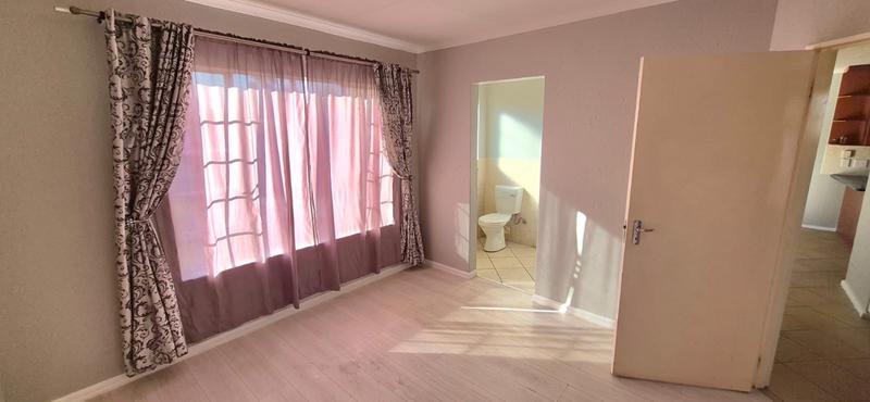 2 Bedroom Property for Sale in Heuwelsig Estate Gauteng