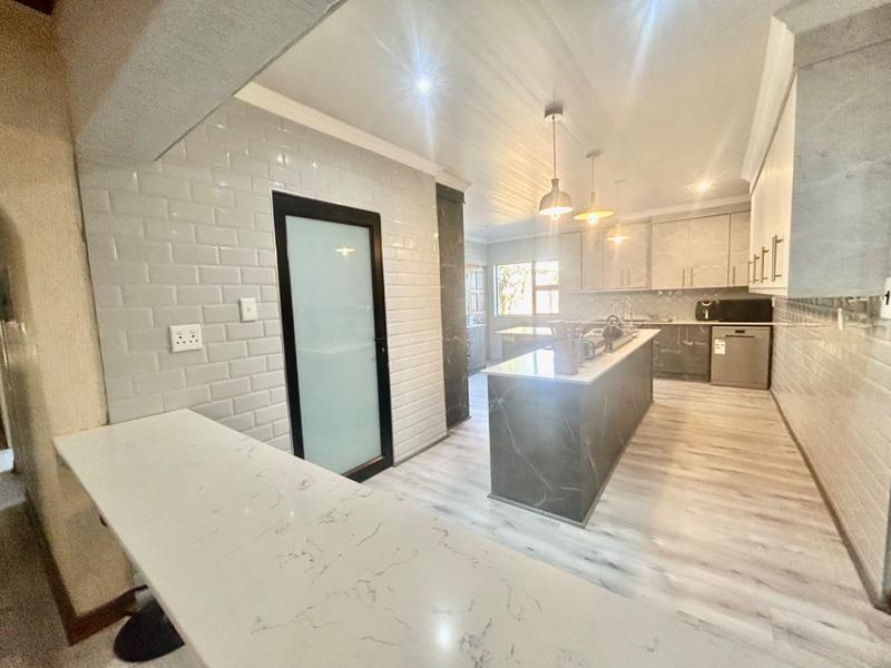 4 Bedroom Property for Sale in Flora Gardens Gauteng