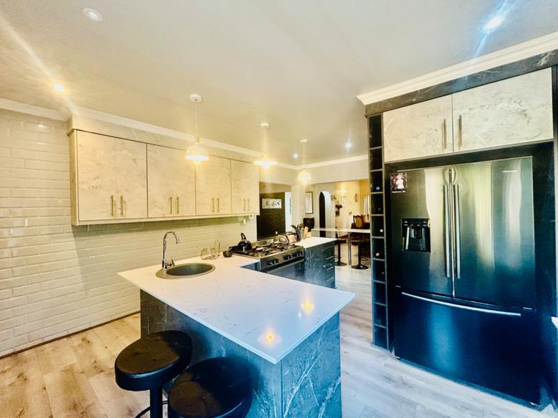 4 Bedroom Property for Sale in Flora Gardens Gauteng