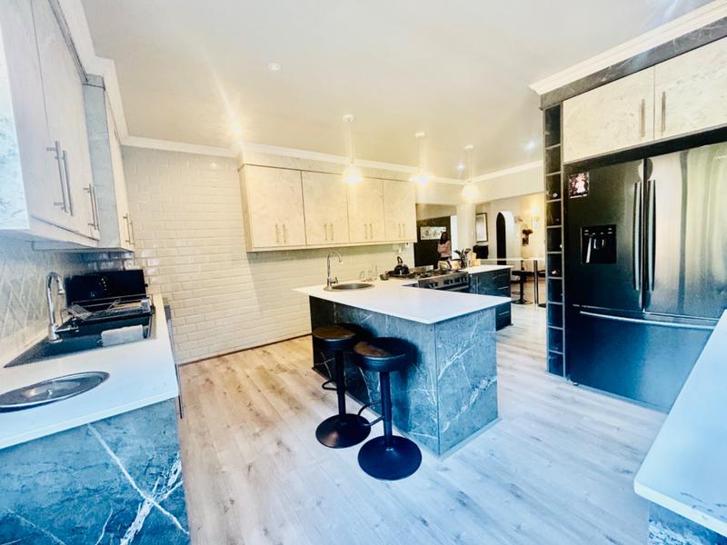 4 Bedroom Property for Sale in Flora Gardens Gauteng