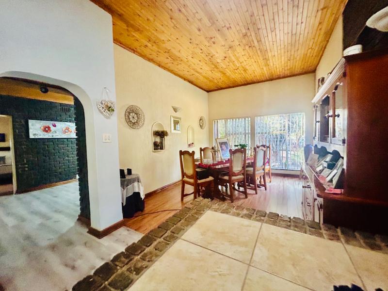 4 Bedroom Property for Sale in Flora Gardens Gauteng