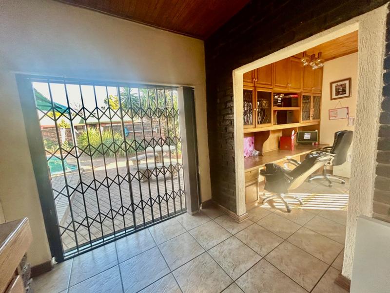 4 Bedroom Property for Sale in Flora Gardens Gauteng