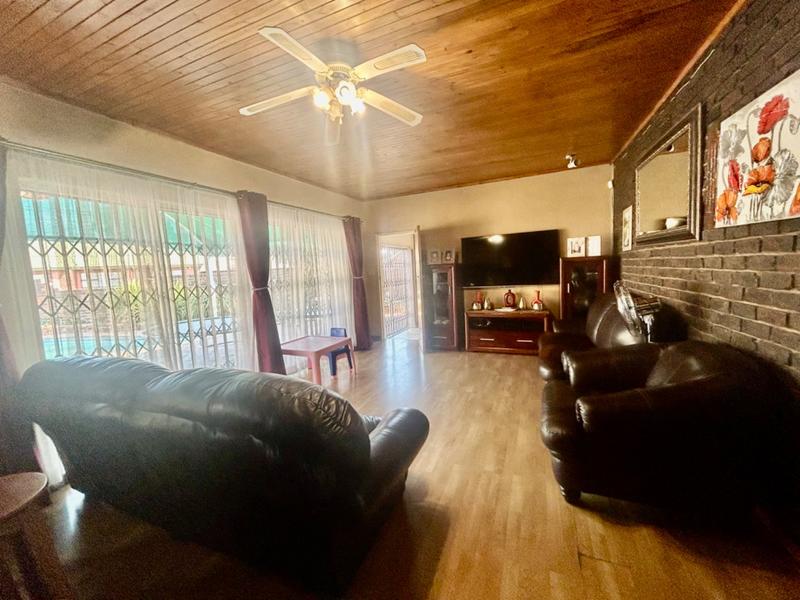 4 Bedroom Property for Sale in Flora Gardens Gauteng