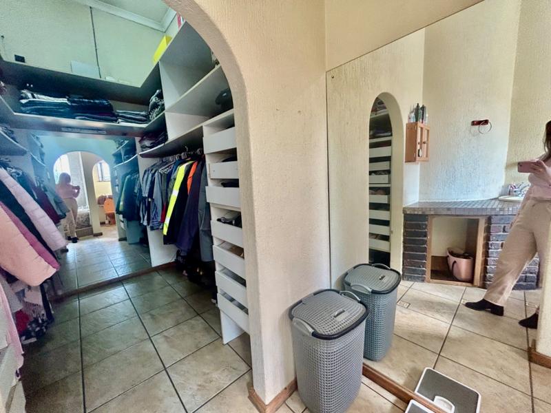 4 Bedroom Property for Sale in Flora Gardens Gauteng