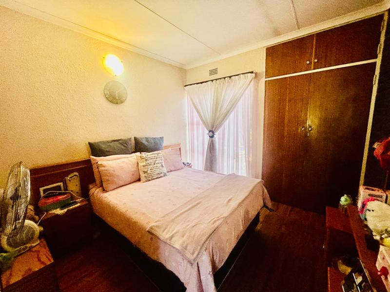 4 Bedroom Property for Sale in Flora Gardens Gauteng