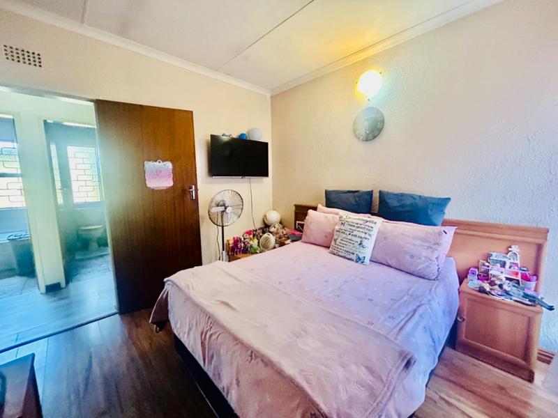 4 Bedroom Property for Sale in Flora Gardens Gauteng