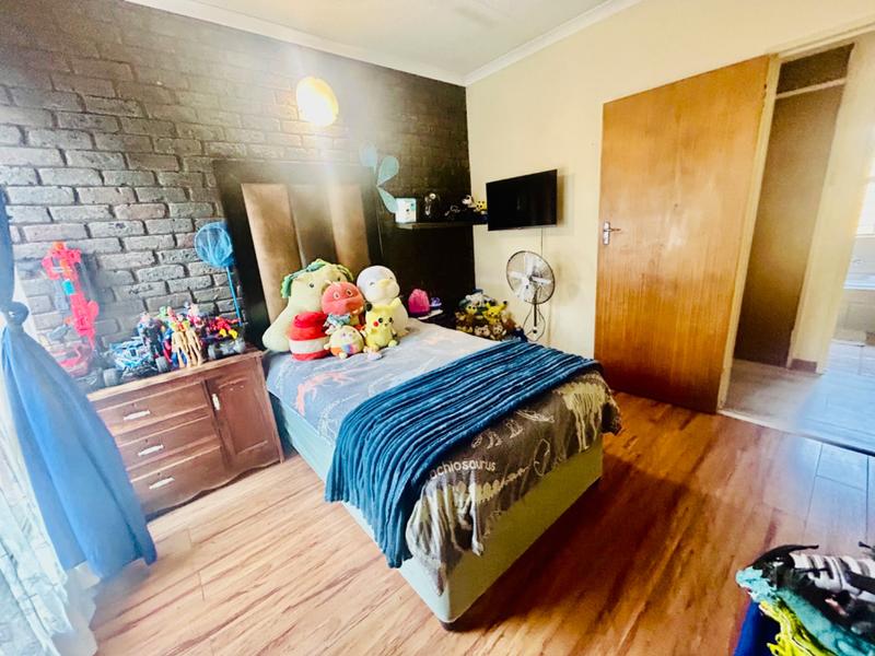 4 Bedroom Property for Sale in Flora Gardens Gauteng