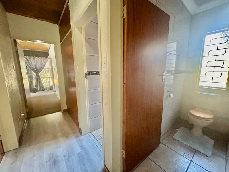 4 Bedroom Property for Sale in Flora Gardens Gauteng