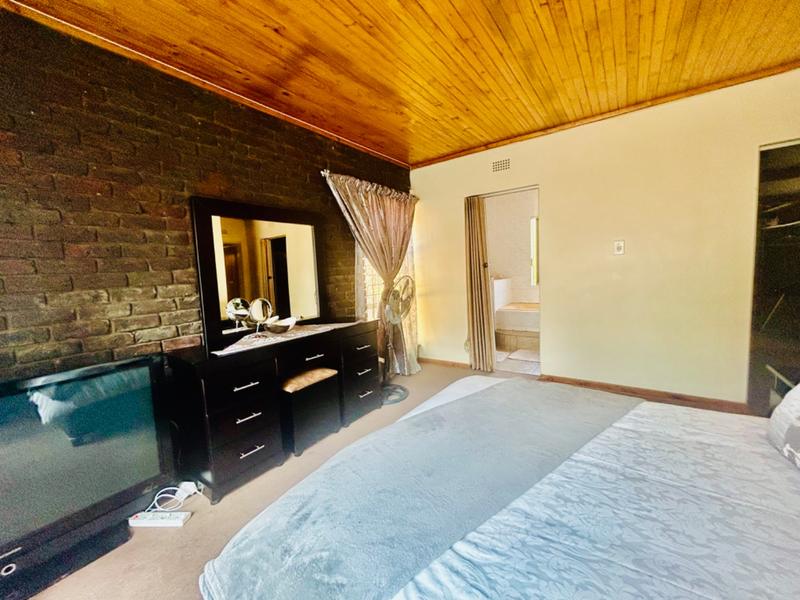 4 Bedroom Property for Sale in Flora Gardens Gauteng