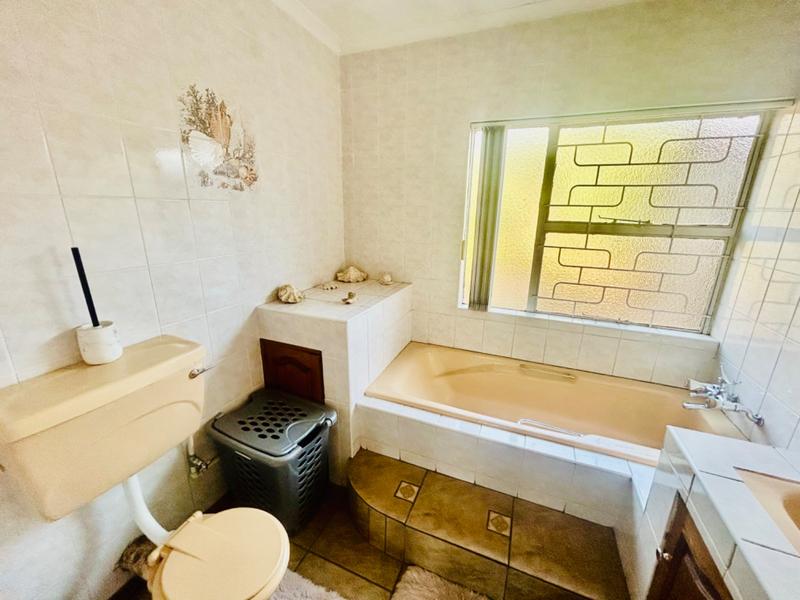 4 Bedroom Property for Sale in Flora Gardens Gauteng